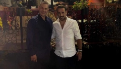 Najpoznatiji grčki pevač došao u beogradski restoran pa probao rakiju i srpske specijalitete