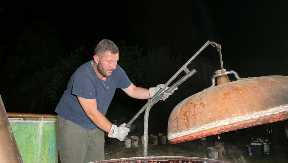PODLOŽENI KAZANI ZA RAKIJU ŠIROM ZAPADNE SRBIJE! Stefan je ovaj u Srba sveti zanat naučio od svog dede!