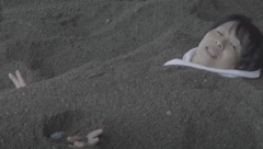 MORE VIŠE NIJE POTREBNO Kupanje u pesku je ono što morate da probate (VIDEO)