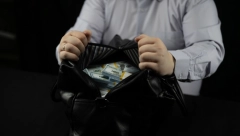 POZAJMLJUJETE PRIJATELJU  Od sada ne smete, to da radite bez javnog beležnika