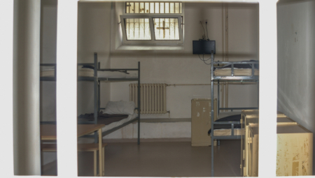 OPLJAČKAO STARICU NA GROBLJU Sve joj je oteo sa bicikla i dao se u beg