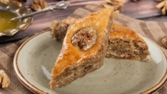 POSNA BAKLAVA Po starom bosanskom receptu, desert na kome su odrasle generacije