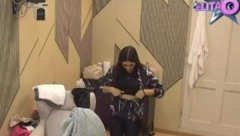 JELENA MARINKOVIĆ POKAZALA SILIKONE Podigla majicu, a gledaoce zaprepastio prizor!