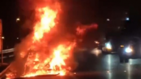 JEZIVA SCENA KOD AERODROMA U BEOGRADU Zapalio se auto na auto-putu, buktinja obasjava noć (VIDEO)