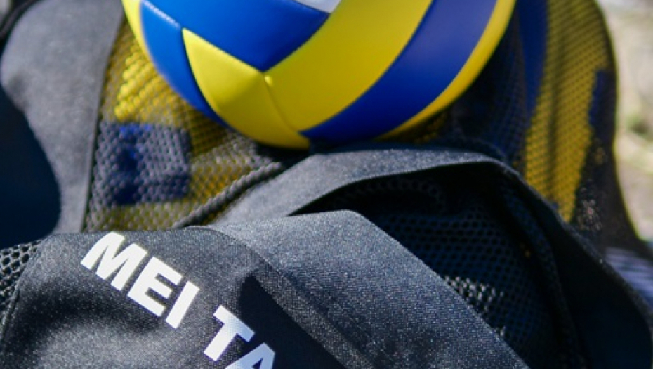 NOVI ODBOJKAŠKI TEREN I SPORTSKA OPREMA ZA ĐAKE U BARIČU