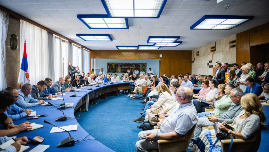"NEĆE BITI KOMPROMISA OKO UKIDANJA LISTE ČEKANJA" Ministar Lončar održao sastanak sa direktorima svih zdravstvenih ustanova