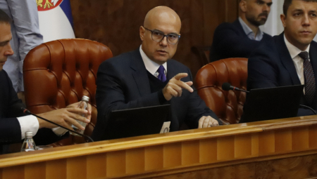 NEĆE PROĆI JOŠ JEDNO PRAVLJENJE HAOSA: Premijer Vučević odgovorio Mariniki Tepić: "Ona ne razlikuje koke nosilje od marihuane"