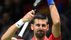NOVAK NASMEJAO SVE Đoković dobio masažu usred meča (FOTO)