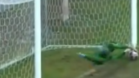 NEZAPAMĆENI SKANDAL U KOMŠILUKU Da li je moguće da je ovo gol? Sudija napravio grešku koja će se prepričavati (VIDEO)