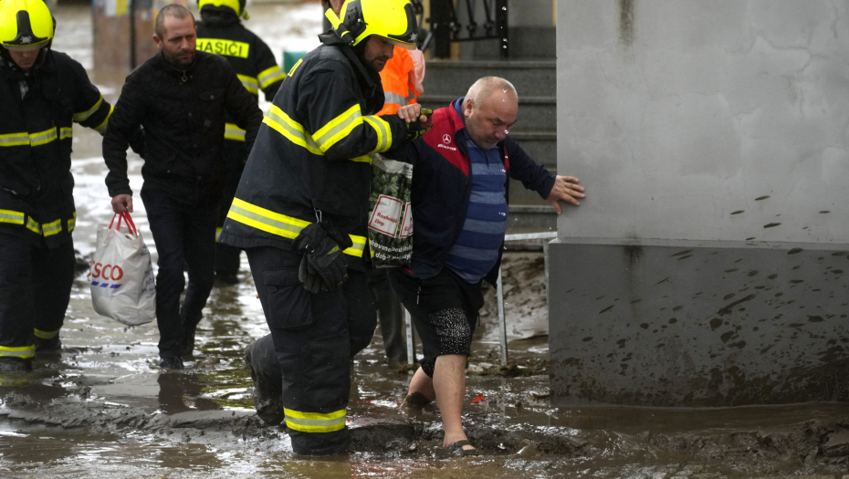 DUNAV RASTE, UPALJEN ALARM Hiljade ljudi evakuisano u Donjoj Austriji, Poljskoj i Češkoj (FOTO)