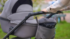 NEVEROVATAN PRIZOR NA ULICAMA BEOGRADA Žena gura dečja kolica trotoarom, a u njima...Prolaznici u šoku!