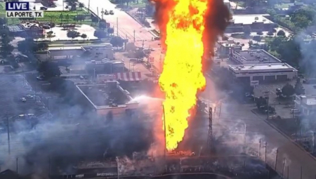 EKSPLOZIJA U HEMIJSKOJ FABRICI Naređena hitna evakuacija nakon pucanja gasovoda (VIDEO)