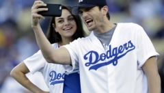 ZAPLAKAĆE I NAJTVRĐI, ŽELEO DA SVOJE SRCE DA BRATU BLIZANCU Slavni glumac sa 13 godina razmišljao o najgorem, samo da bi pomogao njemu