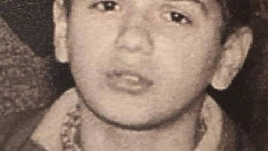 Ko je ovaj mališani sa stare slike? Jedan od najpoznatijih pevača bivše Jugoslavije