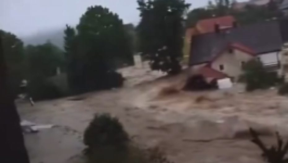 UŽASNE SCENE U SRCU ZEMLJE Ljudi su bez struje i hleba, odsečeni su od sveta (VIDEO)