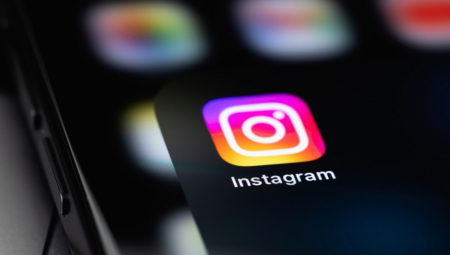 INSTAGRAM POKREĆE NALOG ZA TINEJDŽERE Neki će moći da ga imaju samo uz jedan uslov (FOTO)