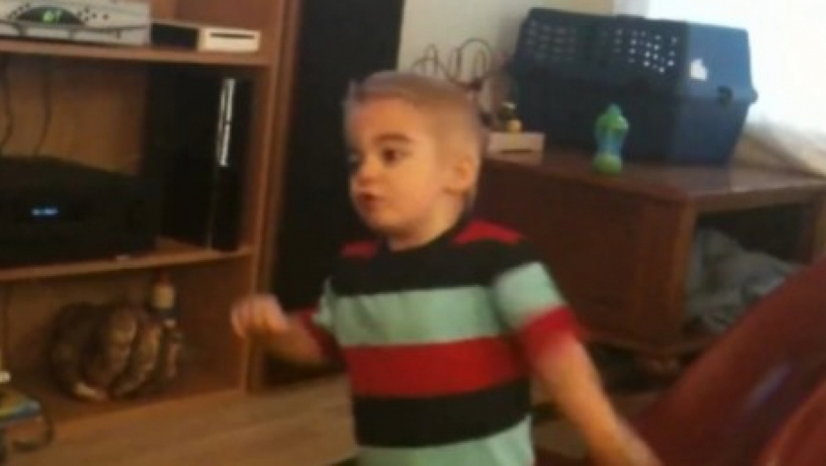 ''DEČIJI ALCHAJMER'' MU JE UKRAO SPOSOBNOST GOVORA Roditelji se nadaju leku za ovaj redak genetski poremećaj, evo kako dečak sada izgleda! (VIDEO)