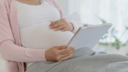 ŠOK! NAJČEŠĆE ABORTIRAJU ŽENE KOJE NEMAJU DECU! U Srbiji sve više žena POSTAJU MAME POSLE 50. GODINE!