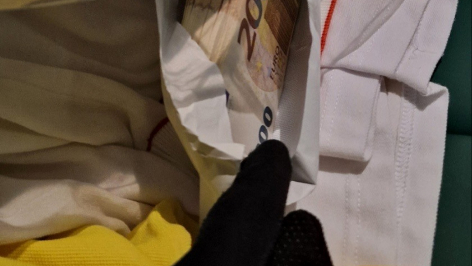 ZAPLENA NA HORGOŠU Prijavio da nosi 170.000 evra, a onda su carinici pronašli štek sa još novca