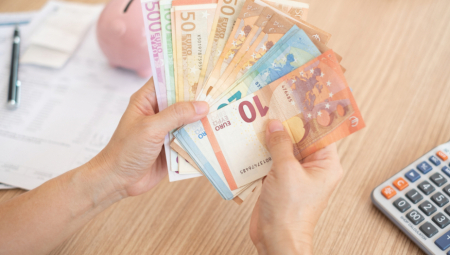 BRAČNI PAR POSTAVIO OGLAS ZA POSAO - " Dajemo 900 evra za ženu koja bi… "
