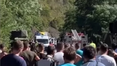 PRVI SNIMCI SUDARA U KOJEM JE DVOJE NASTRADALO U udesu učestvovalo i službeno vozilo (Video)