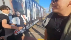 ISPLIVAO JEZIV SNIMAK! TINEJDŽER POKUŠAO DA GURNE DRUGA POD VOZ: Podneta tužba nakon šokantnog događaja! (VIDEO)