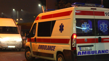 PET OSOBA POVREĐENO U ČETRI UDESA Hitna pomoć intervenisala i zbog alkoholisanih  ljudi