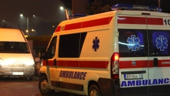 STRAŠNE SCENE NA PETLOVOM BRDU Automobil potpuno smrksan i prevrnut na krov, četvoro ljudi bilo u vozilu