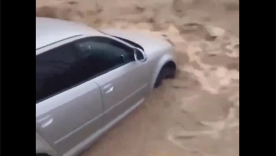 PA DA LI JE OVO NORMALNO?! Hteo da impresionira devojku, pa jedva izvukao živu glavu (VIDEO)