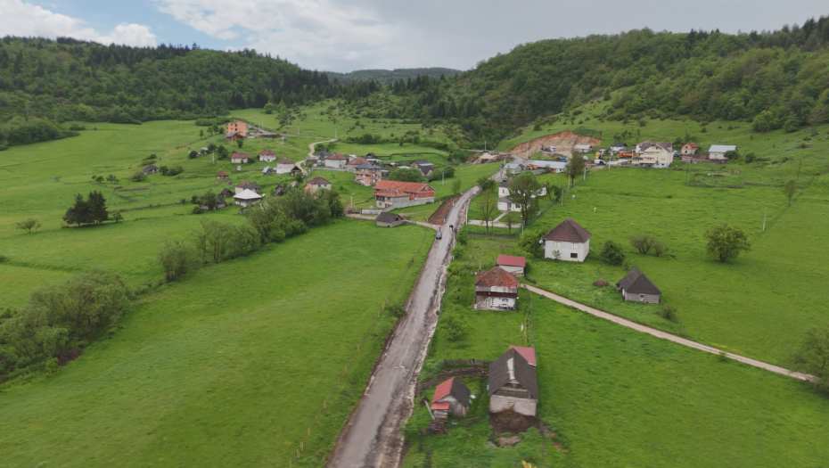 STRICU ODRUBIO GLAVU SEKIROM PA POBEGAO! Detalji ubistva starca (85) u okolini Sjenice lede krv u žilama