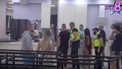 TAKMIČAR NASRNUO NA CIMERA U ELITI! Neviđeni karambol, obezbeđenje trči da ih razdvaja!