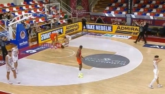 JEZIVE SCENE U ŽELEZNIKU: Unuk legende pao na glavu, lekari mu spašavali život, suze i neverica u hali (VIDEO)