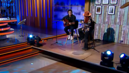 POJAVILE SE EKSPLICITNE FOTOGRAFIJE POZNATE PEVAČICE Skroz gola kruži internetom, šokiraćete se kada saznate o kome je reč!