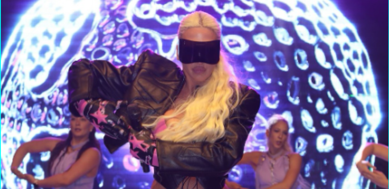 PUBLIKA JAČA OD KARLEUŠE U KRALJEVU Šok snimci sa koncerta, Jelena ostala bez teksta, odmah se oglasila!