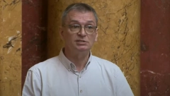 ĆUTA SE U SKUPŠTINI OPET PONAŠA KAO DA JE NA TRIBINI Zbog izliva MAZOHIZMA ka Vučiću dobio opomenu