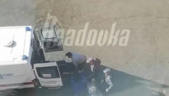 DEČAK (13) ČEKIĆEM I NOŽEM NAPAO DRUGOVE U ŠKOLI! Najmanje troje povređeno, bastavnik zaustavio masakr na malom odmoru (VIDEO/FOTO)