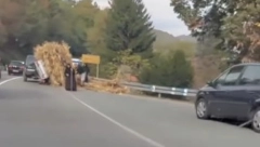 MONAHINJE POMAŽU, OSTALI PROLAZE I SNIMAJU Samo one priskočile u pomoć čoveku posle nezgode na putu