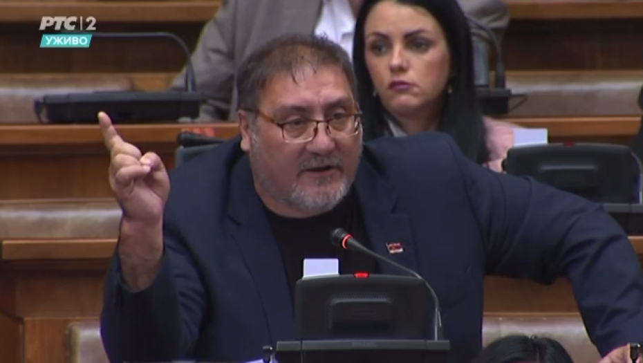 ONI HOĆE RAT, RADE PROTIV SRBIJE Bulatović oštro odgovorio na Ćutino bacanje Ustava: Jednom je ovde ubijen narodni poslanik, hoće da pucaju