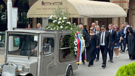 NJU NIKO NIJE OČEKIVAO NA SAHRANI RADMILE ŽIVKOVIĆ! Bivša rijaliti učesnica grca u suzama