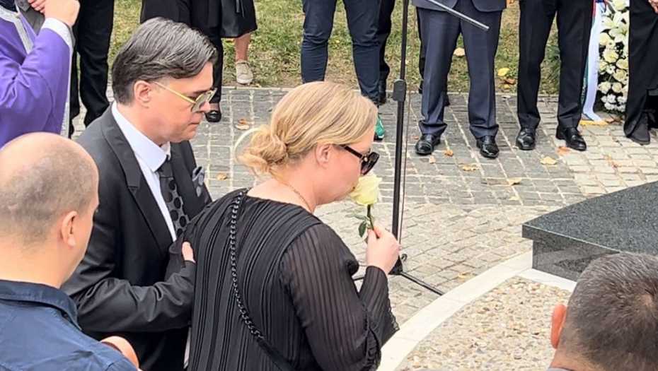 SAHRANJENA RADMILA ŽIVKOVIĆ! Neutešna ćerka Bojana jeca i kuka na sav glas, potresne scene na Novom groblju