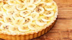 TART SA BANANAMA Pomera granice dobrog ukusa, za sve ljubitelje voćnih kolača, a nema paljenja rerne