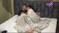 VRELA AKCIJA U ELITI! Jelena Marinković završila u krevetu sa cimerom, sve puca od strasti!