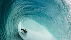 SURFERA PROGUTAO TALAS OD PREKO OSAM METARA Bacao ga okolo kao igračku, plutao na površini bez svesti! (VIDEO)