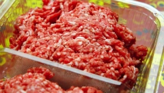 BUDITE IZUZETNO OPREZNI Priznao šta trgovci rade sa mesom kom je istekao rok trajanja