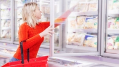 ZASECITE JE NA 3 MESTA, DA BISTE JE SA LAKOĆOM VEZALI Trik za otvaranje kese sa zamrznutom hranom će potpuno pomeniti jednu vašu naviku