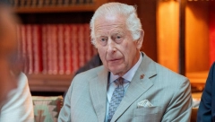 SIMTOMI SU POSTALI PREVIŠE VIDLJIVI, ŠTA SE DEŠAVA? Javnost zabrinuta zbog kralja Čarlsa, na internetu svi pretražuju ovu bolest