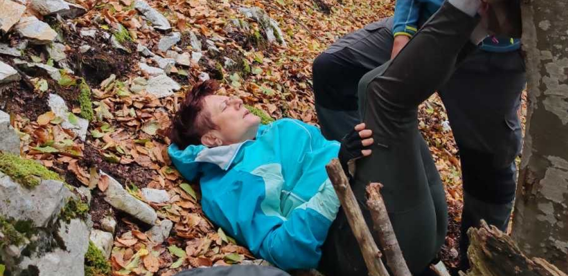 DRAMATIČNE SLIKE SPASAVANJA MAĐARSKIH DRŽAVLJANA NA PLANINI MUČANJ Izgubili se na nepristupačnom terenu, žena zadobila povredu leđa i otežano diše