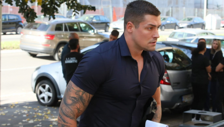ZADRUGAR VIKTOR STIGAO NA SUĐENJE BLAŽIĆU On se poslednji dopisivao sa krvnikom pre masakra (FOTO)
