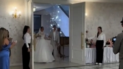 "OVO JE LEGENDARNO!" Snimak jedne svadbe u Srbiji oduvala mreže, ovakav ulazak u svečanu salu se na pamti!