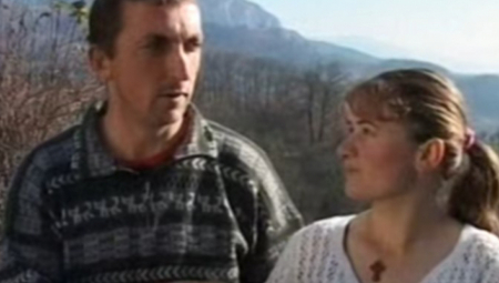 KADA SU SE UPOZNALI, PRIČALI SU POMOĆU REČNIKA Darko se oženio Albankom, ova stvar u braku im je oboma zabranjena! (VIDEO)